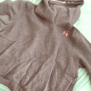 Gray under armor hoodie with pockets!
